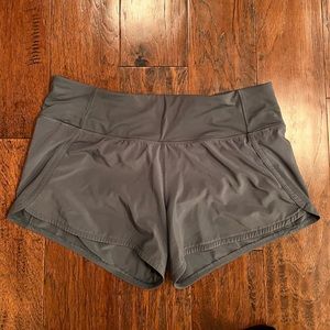Lululemon Speed Up Mid Rise Lined Short 4”. Size 8. Army green.